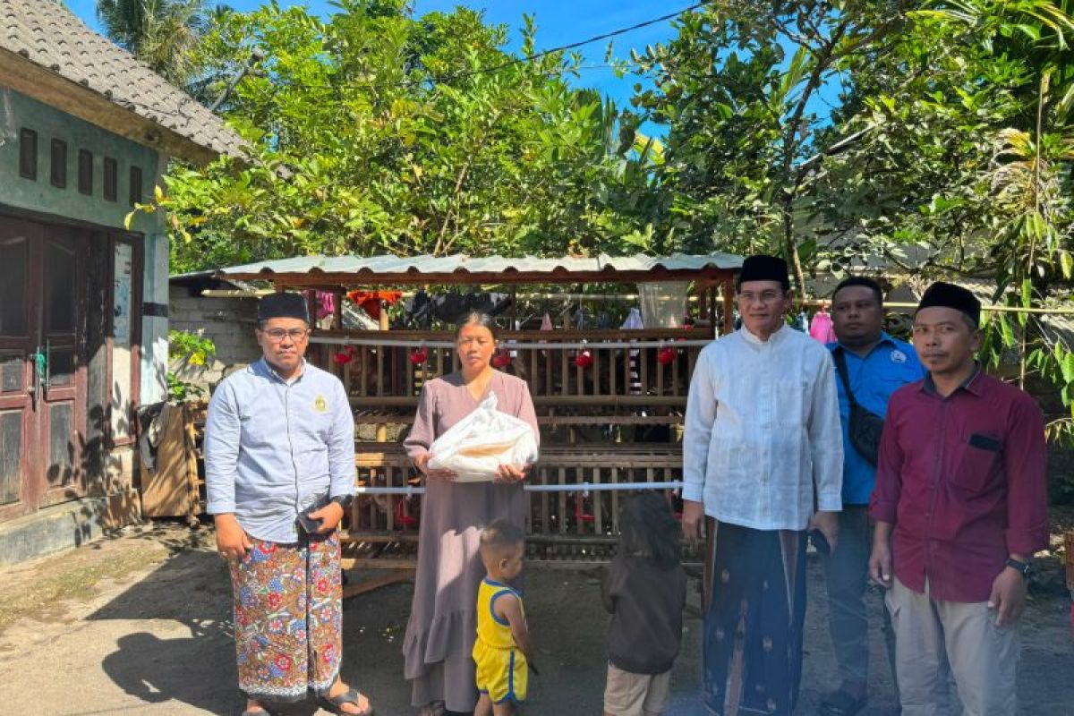 Santri korban kebakaran di Lombok Tengah dapat bantuan ekonomi
