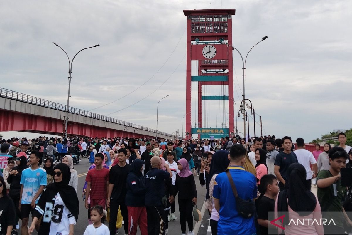 Merawat Jembatan Ampera sebagai tempat wisata ramah wisatawan
