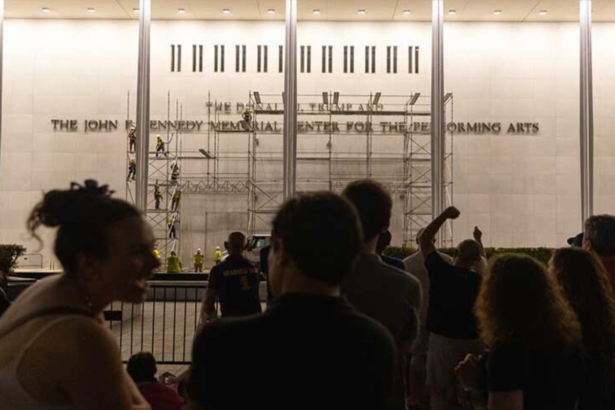 Kennedy Center hapus nama Trump di tengah sengketa hukum