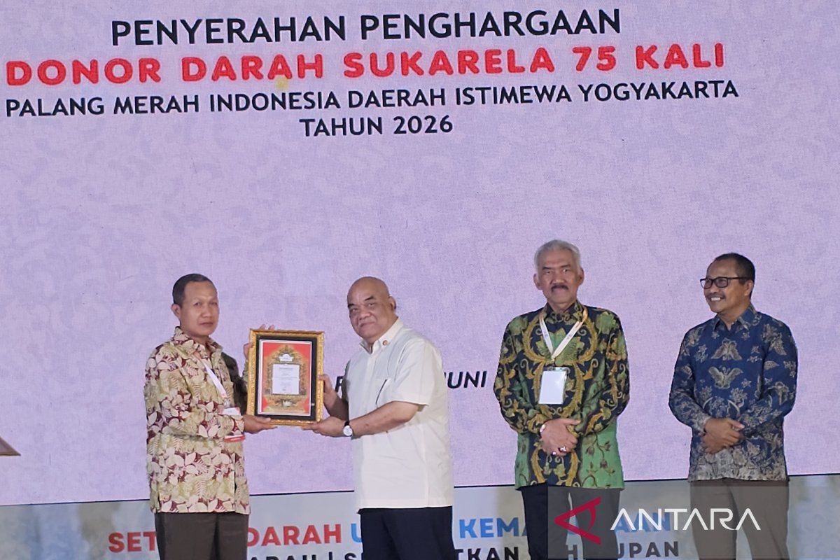 PMI DIY beri penghargaan kepada 99 pendonor darah 75 kali