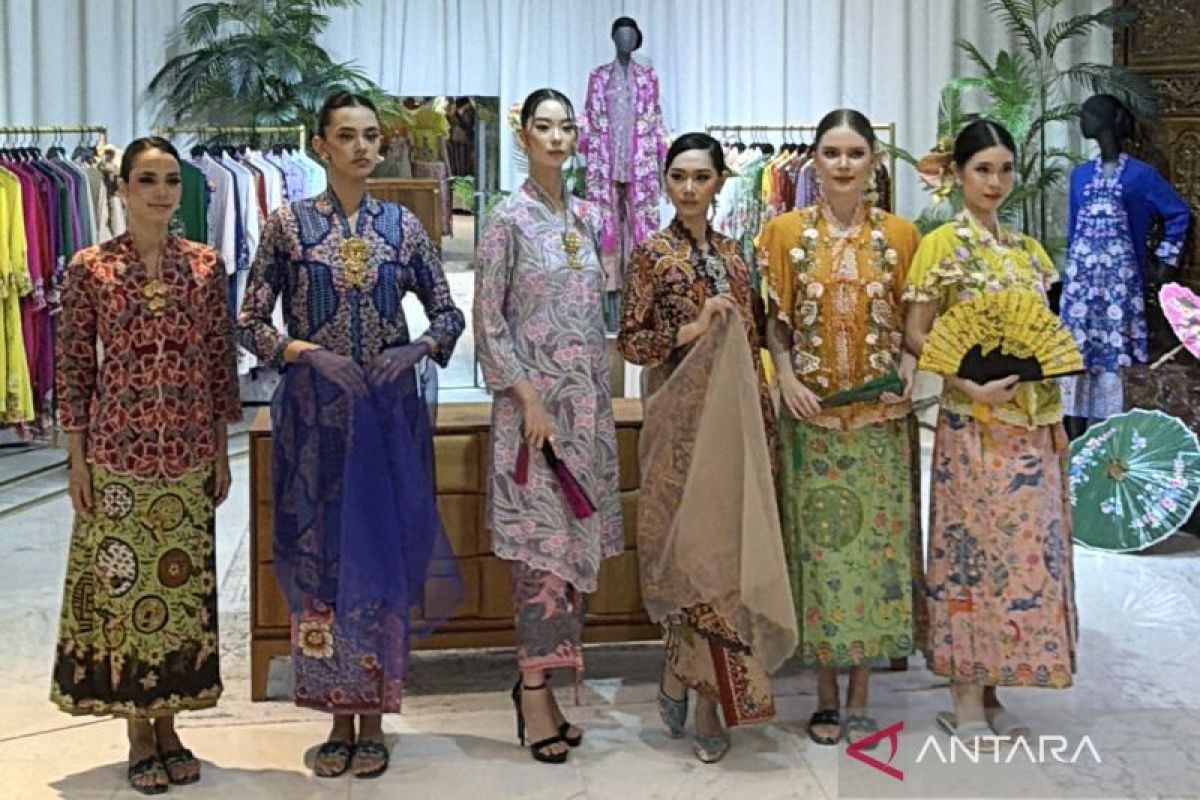 Desainer kebaya Indonesia berbagi tips rambah pasar luar negeri