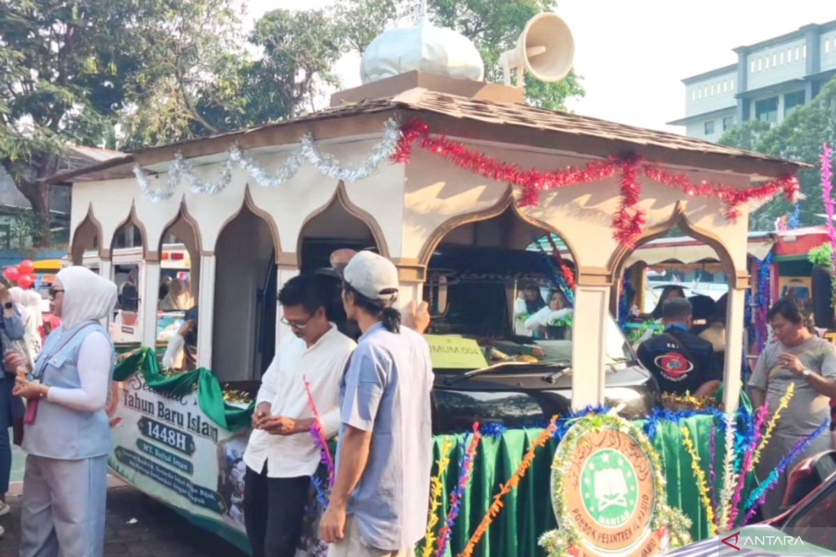 Seratusan mobil hias semarakkan Tahun Baru Islam 1448 H di Jaktim