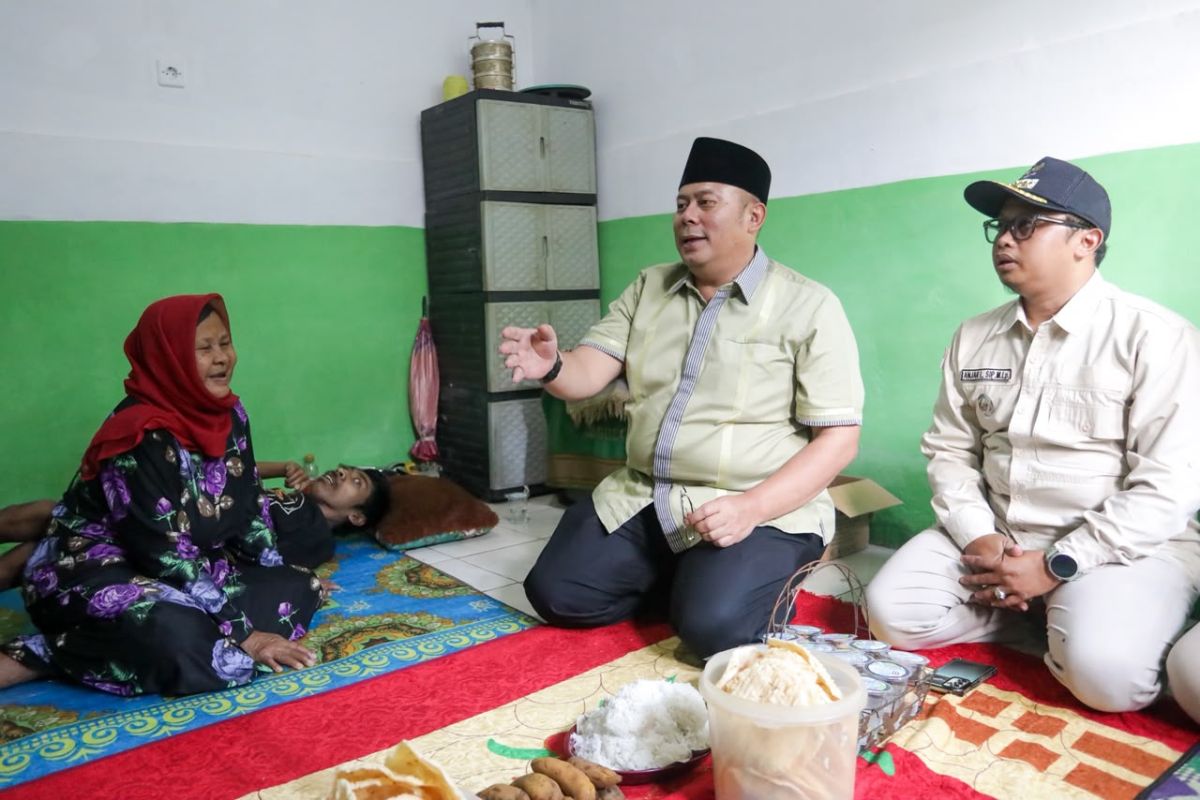 Wakil Ketua DPR Cucun resmikan rumah layak huni di Cisalak Bandung