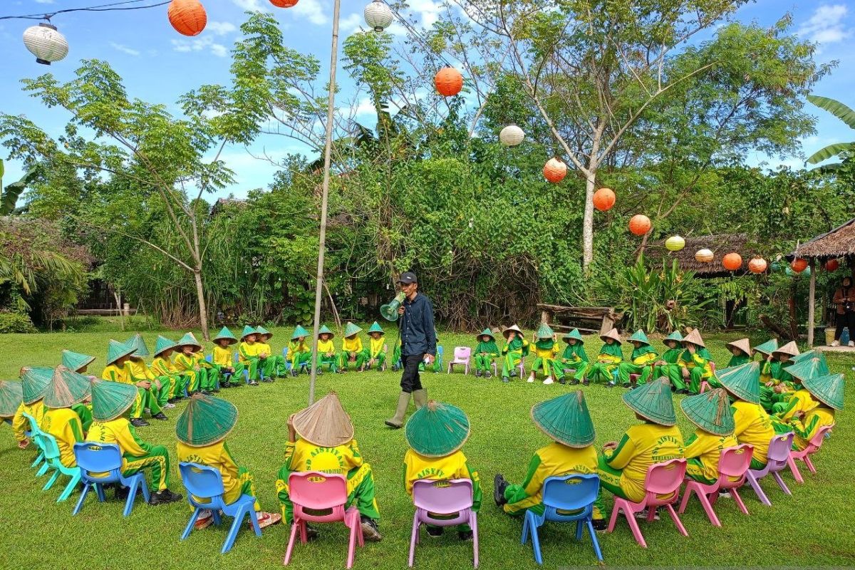 Mengenal alam di usia dini di Kebun Denassa Gowa