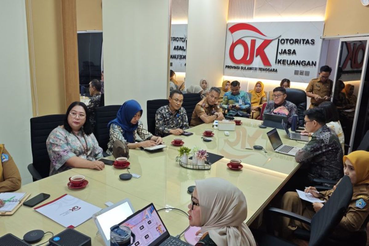 OJK-TPAKD edukasi warga Wakatobi soal investasi cegah pinjol ilegal