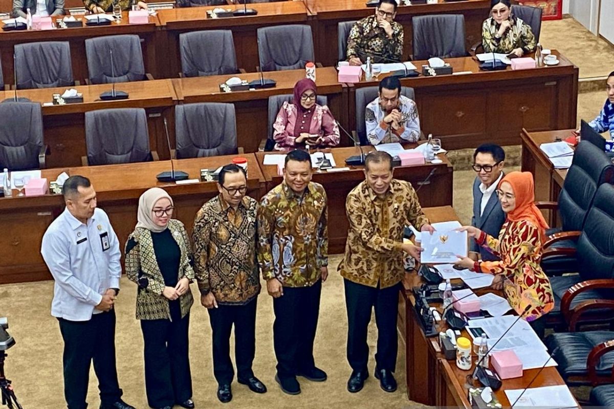 Pemerintah serahkan DIM RUU Perkoperasian, ada soal LPS hingga KDMP