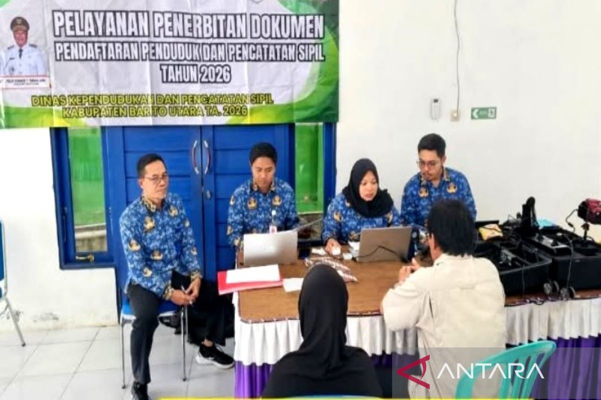 Disdukcapil Barut jemput bola layani administrasi kependudukan di kecamatan