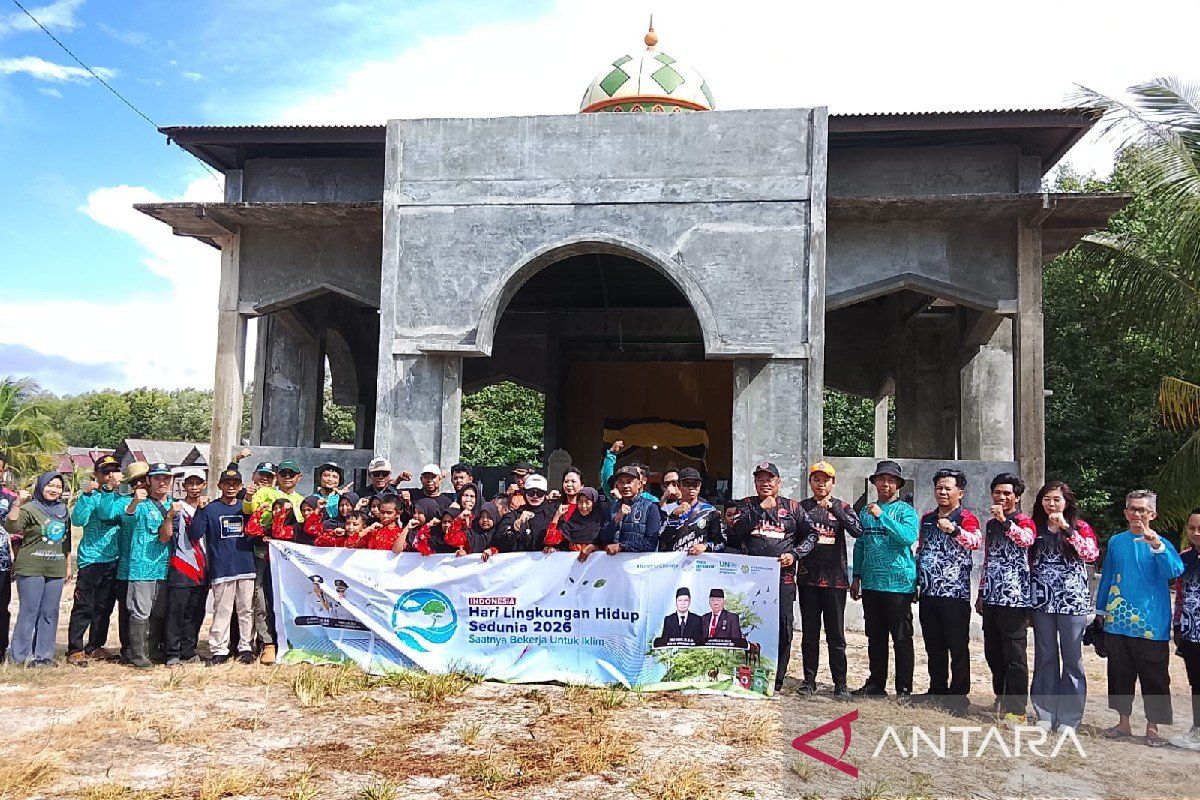 Wabup Kotim pimpin aksi bersih-bersih Pantai Ujung Pandaran