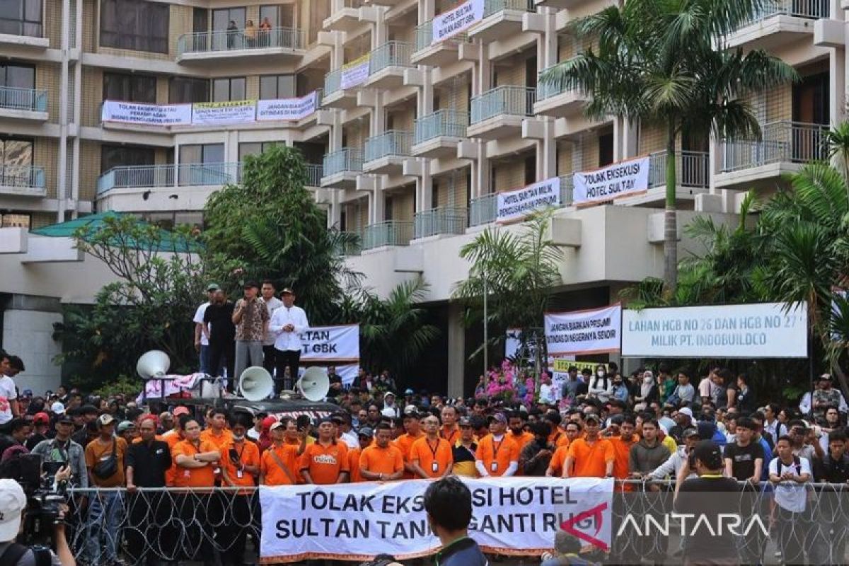 Politik sepekan, Prabowo batal ke Rusia hingga eksekusi Hotel Sultan