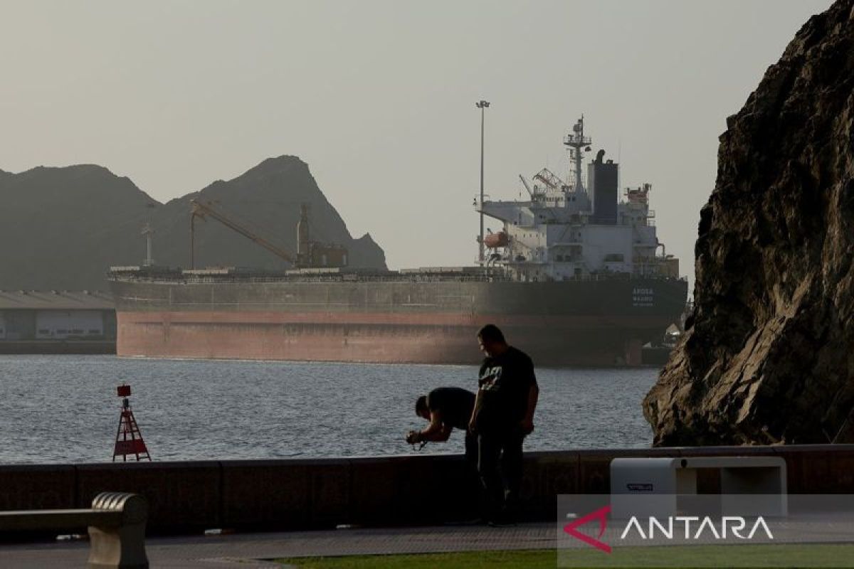 Iran bebaskan biaya melintas di Selat Hormuz selama 60 hari