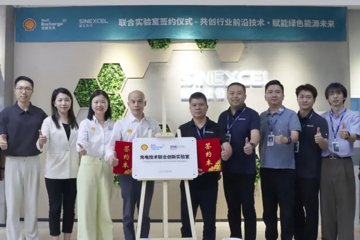 Shell Recharge dan SINEXCEL Jalin Kolaborasi, Bangun Laboratorium Bersama guna Mempercepat Pengembangan Teknologi Pengisian Daya EV