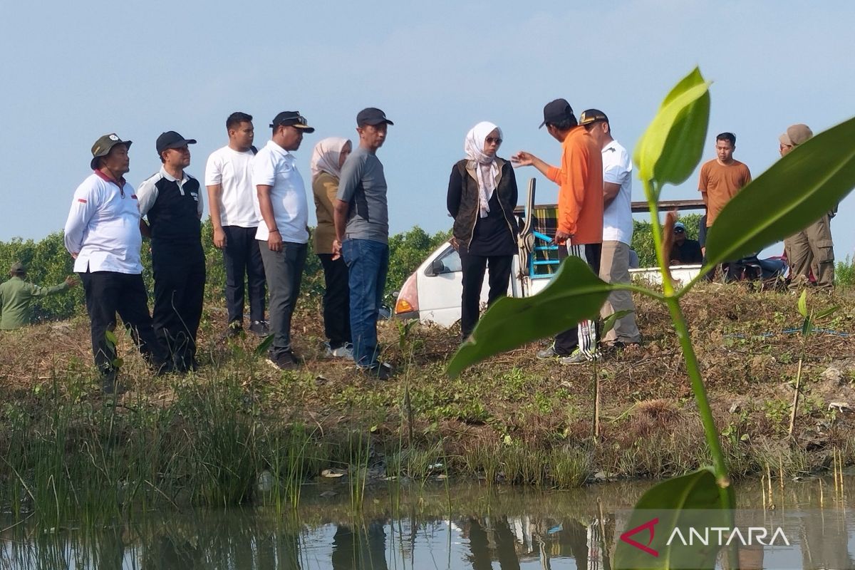 Pemkab Demak membantu air bersih untuk warga pesisir lewat alat desalinasi