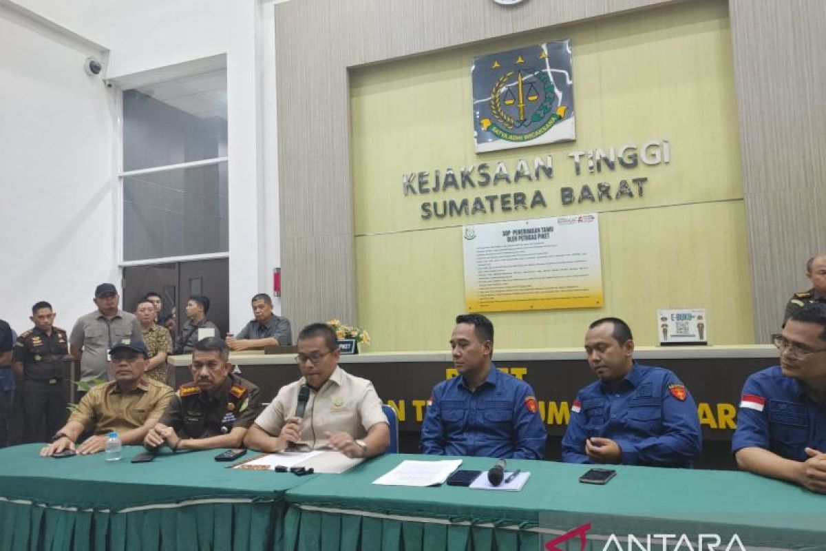 Kejati Sumbar tahan mantan bendahara Kampus UIN Padang