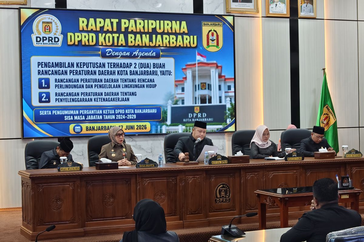 Ketua DPRD Banjarbaru ketok palu sahkan dua perda