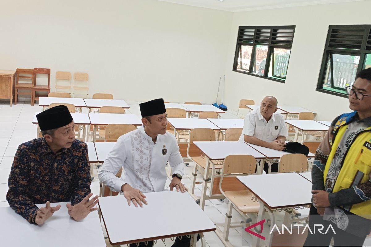 Menko AHY: Pemerintah renovasi 127 madrasah di Jawa Barat