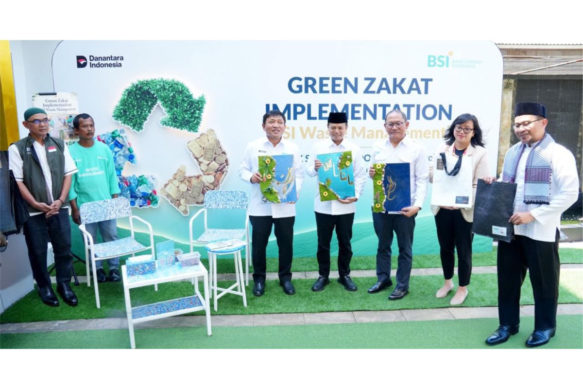 BSI berdayakan mustahik lewat Program Waste Management