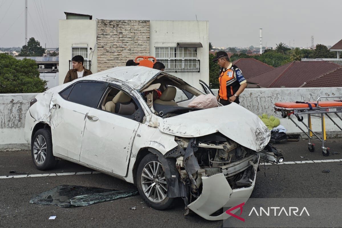 Delapan orang terluka akibat kecelakaan beruntun di Tol Becakayu