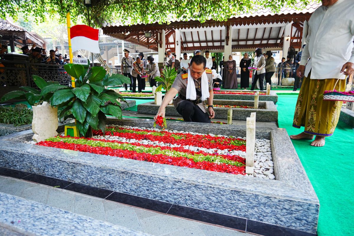 Kapolri ziarah ke makam Gus Dur kenang semangat reformasi