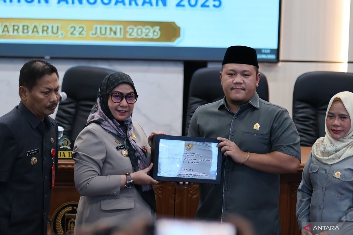 Wali Kota serahkan dokumen Raperda Pertanggungjawaban APBD ke Ketua DPRD