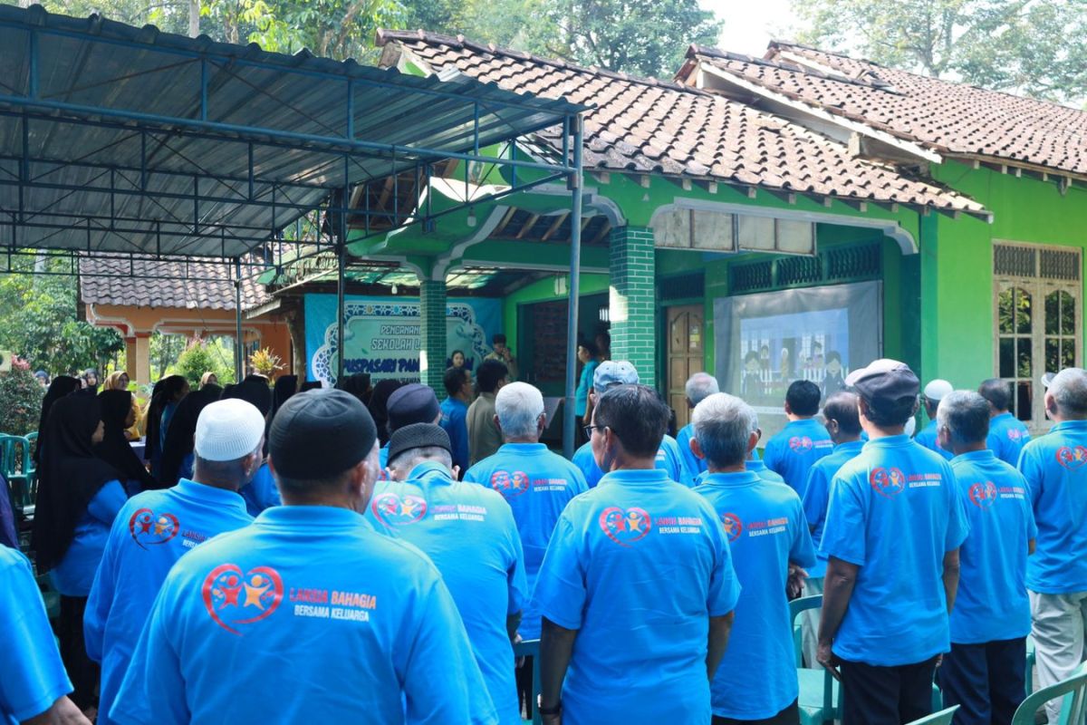 Pemkab Kulon Progo mencanangkan Sekolah Lansia wujudkan lansia mandiri