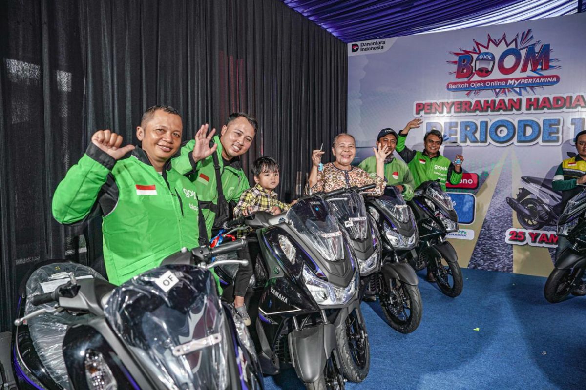 Pertamina Patra Niaga serahkan hadiah 25 motor kepada pengojek online
