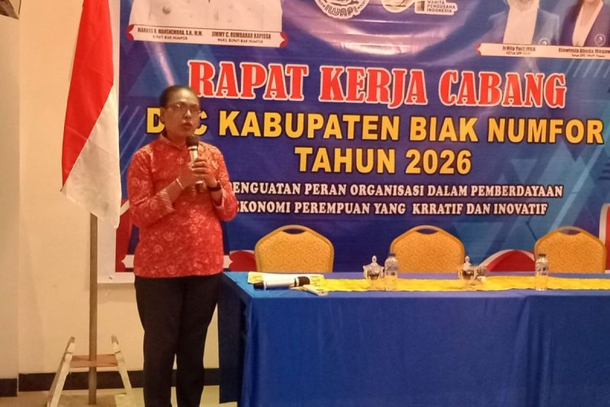 Bupati Biak Numfor sebut IWAPI motor penggerak ekonomi daerah