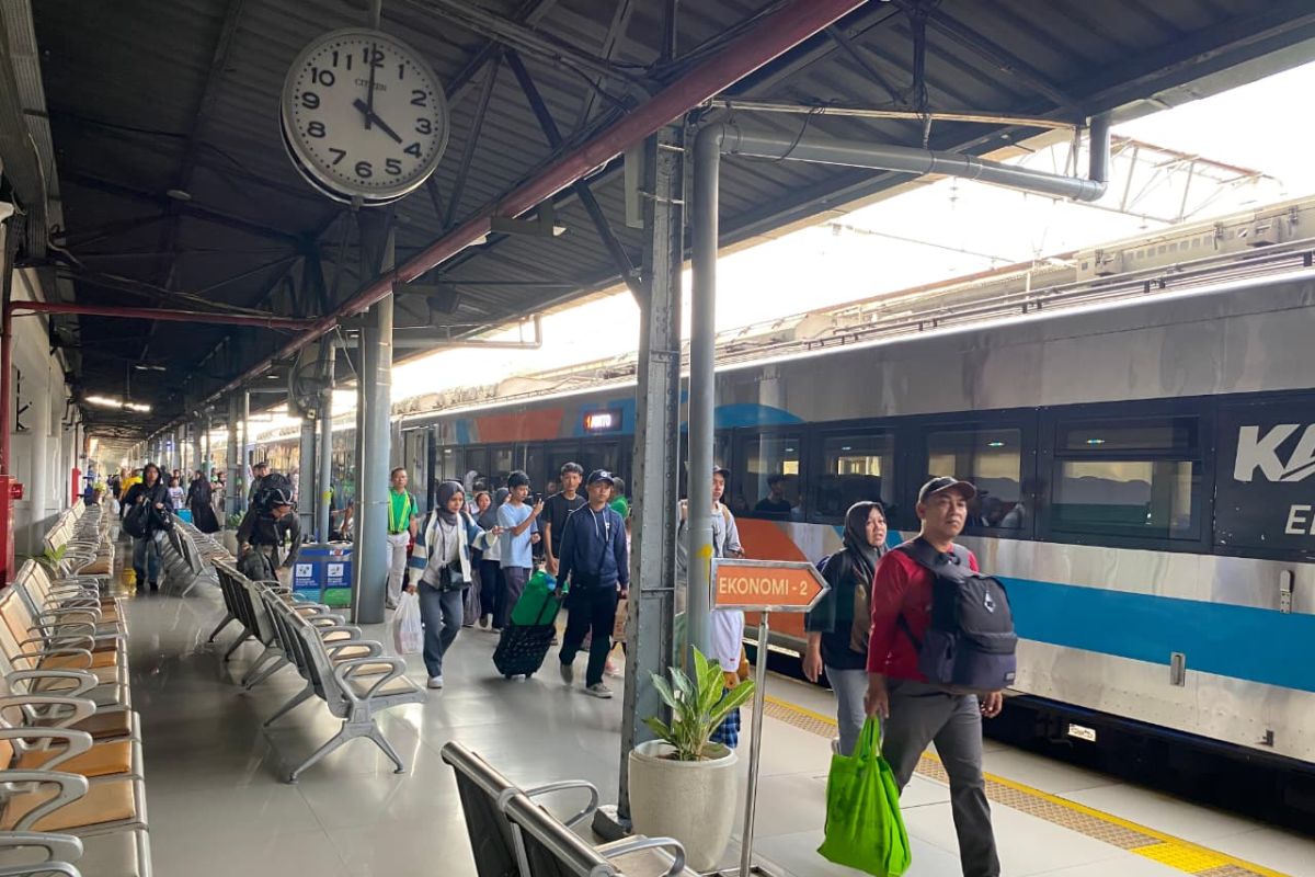Masa libur sekolah, 171 ribu penumpang KA jarak jauh tiba di Jakarta