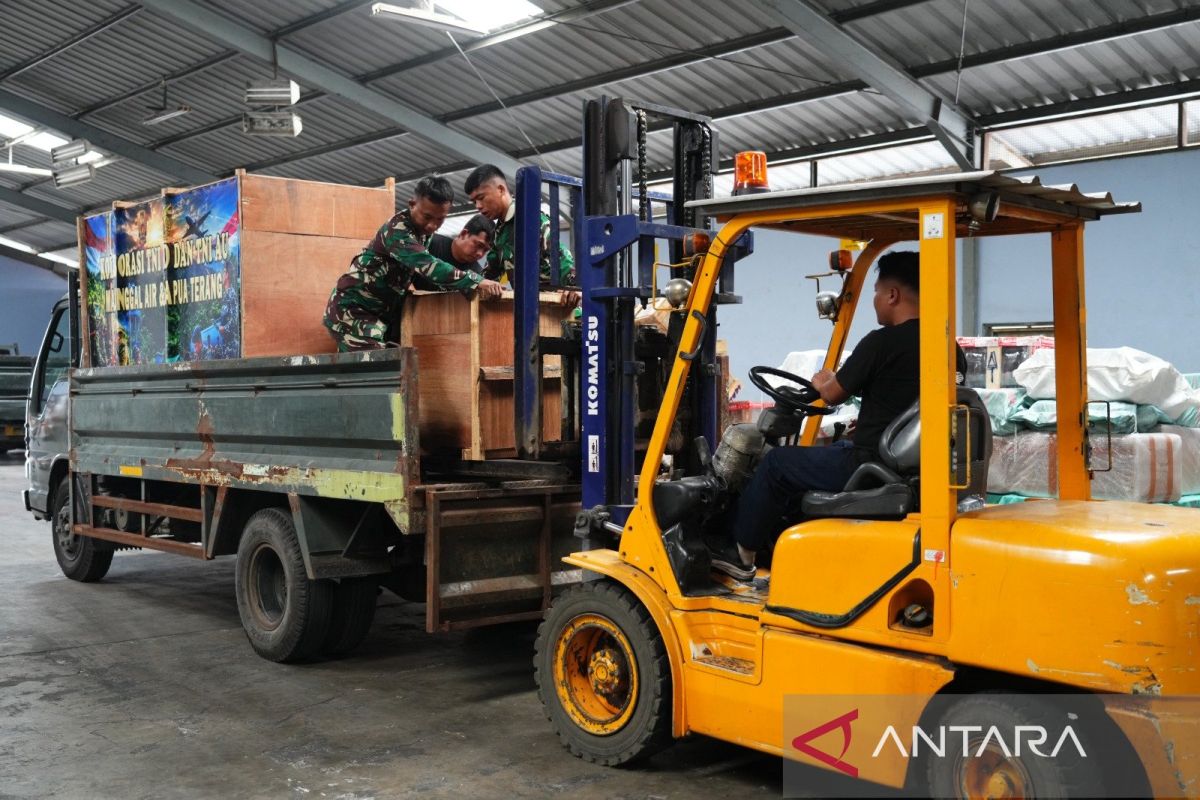 TNI AD bangun titik air bersih dan sumber listrik untuk warga Papua