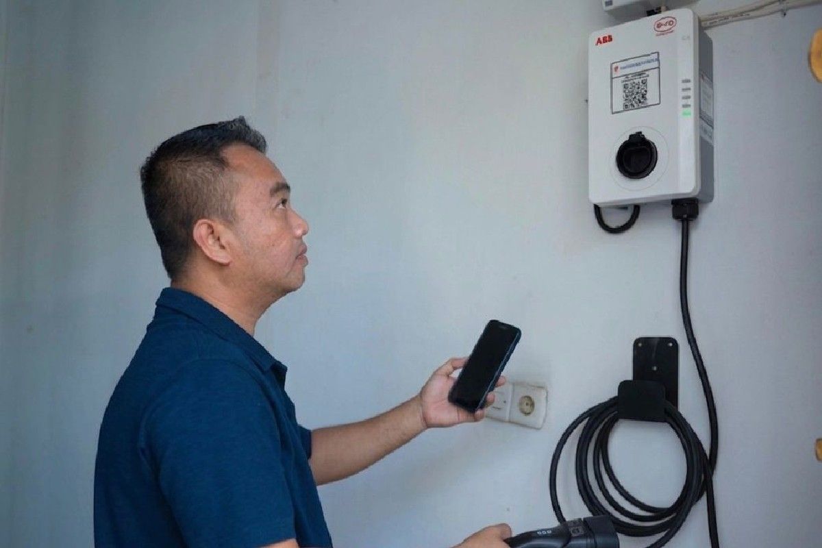 PLN dorong transisi energi bersih lewat "home charging EV" di Papua
