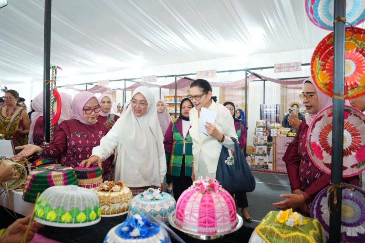 Dekranasda Makassar tampilkan kerajinan UMKM ke Delegasi Internasional