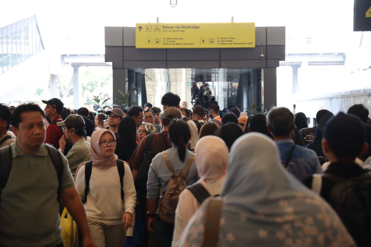 Puluhan ribu pelanggan manfaatkan diskon tarif tiket kereta di Daop 2
