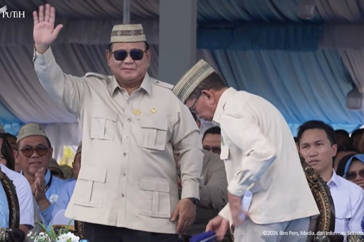 Prabowo dianugerahkan lencana emas Adhi Bhakti Tani Nelayan Maha Utama