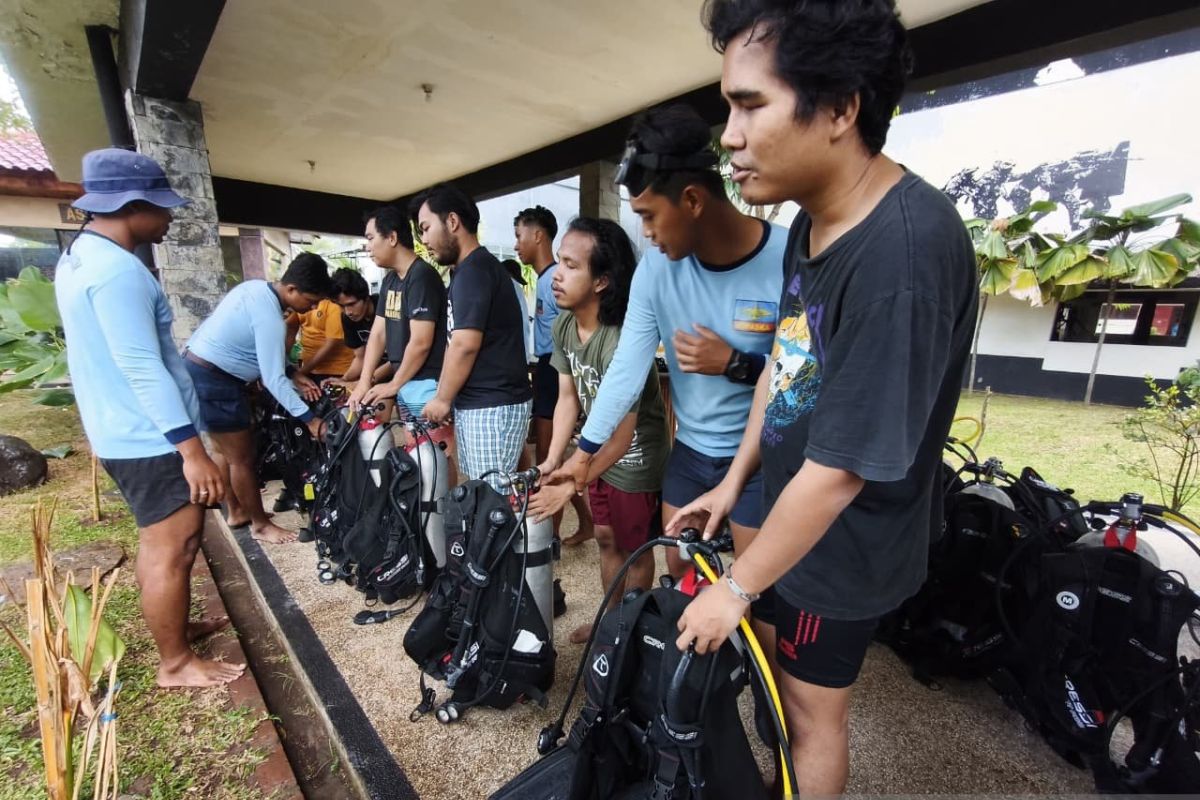 Pasukan Kopaska dampingi warga penyandang disabilitas belajar menyelam