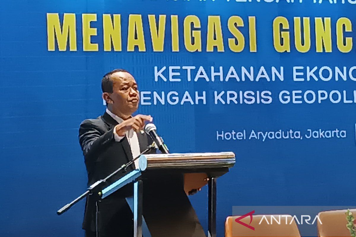 Bahlil upayakan penerapan Bioetanal/E20 untuk pangkas impor bensin