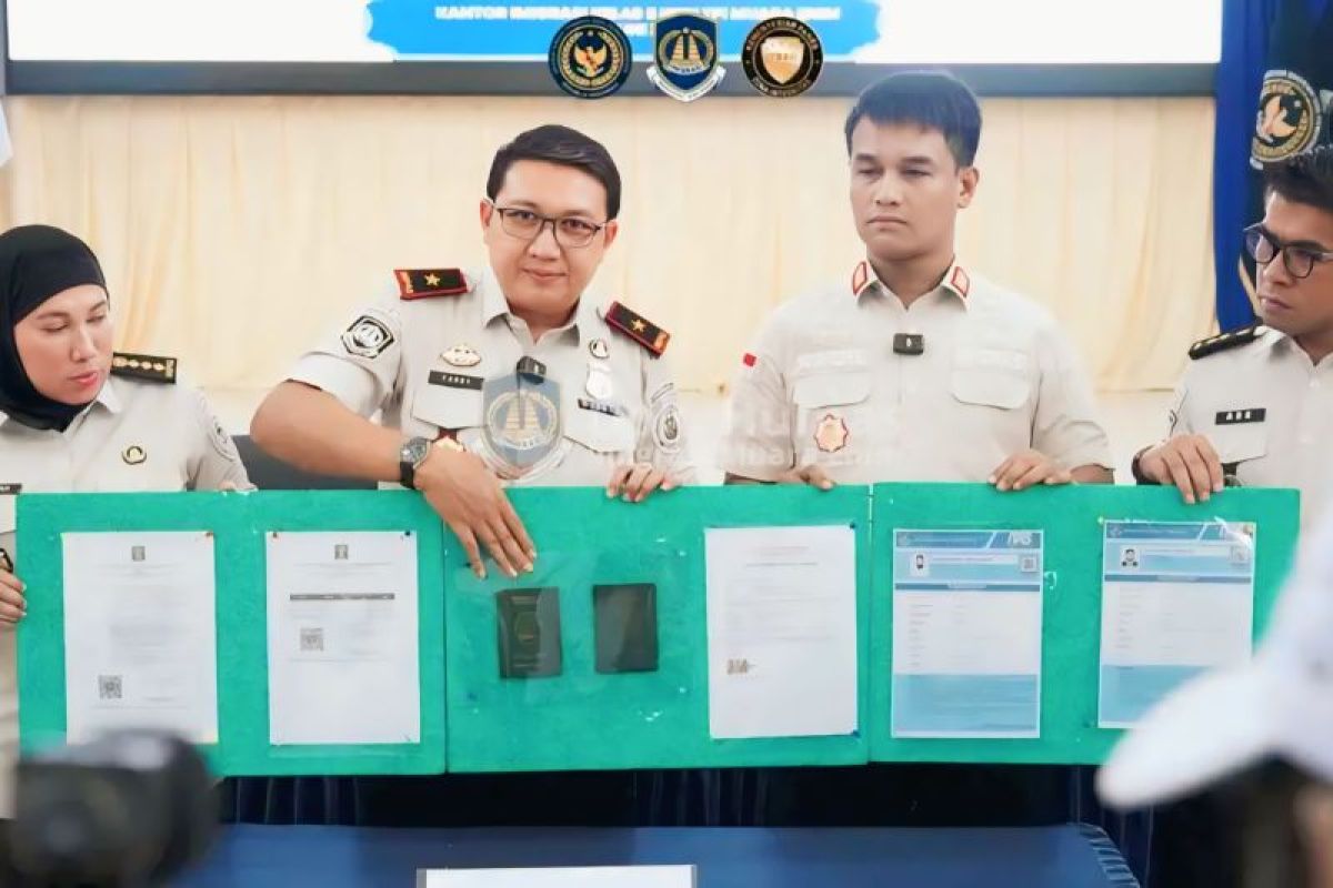 Imigrasi Muara Enim deportasi dua WN Pakistan penyalahguna izin tinggal