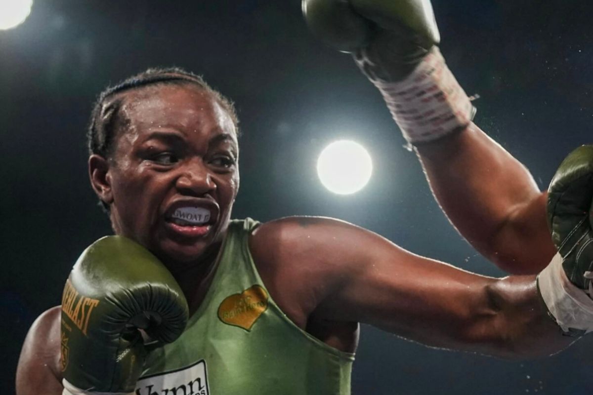Juara sejati Claressa Shields turun kelas incar sabuk WBC Kaye Scott