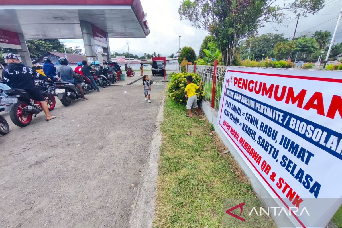 Warga Nabire rasakan manfaat pembatasan BBM subsidi - ANTARA News Papua Tengah