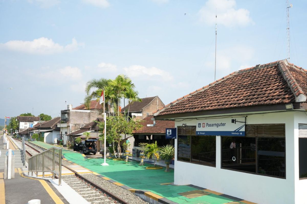 Bersantai Akhir Pekan ke Stasiun Pasarnguter, Nikmati Seduhan Jamu Tradisional