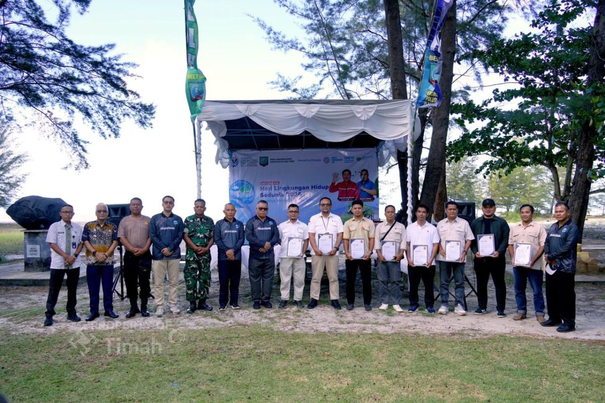 Pemkab Belitung Timur tanam ratusan pohon, cegah abrasi Pantai Lalang