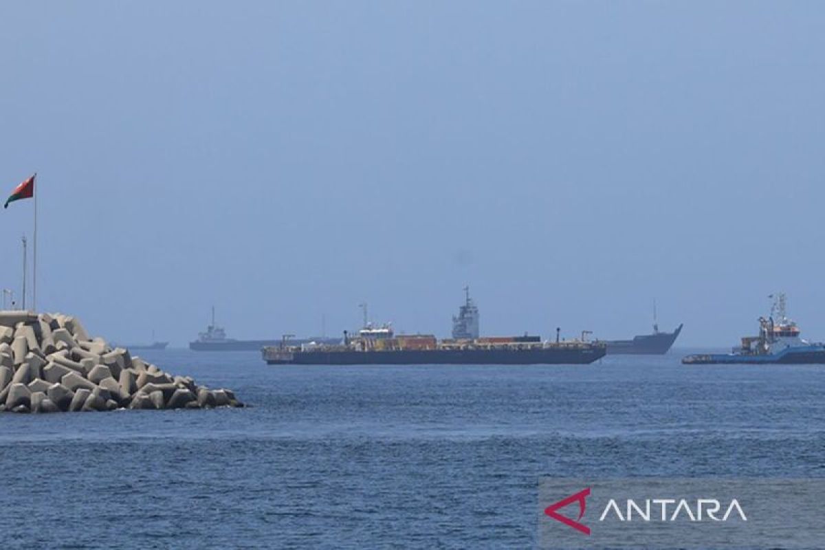 Lalu lintas Selat Hormuz lancar meski ada serangan pada kapal