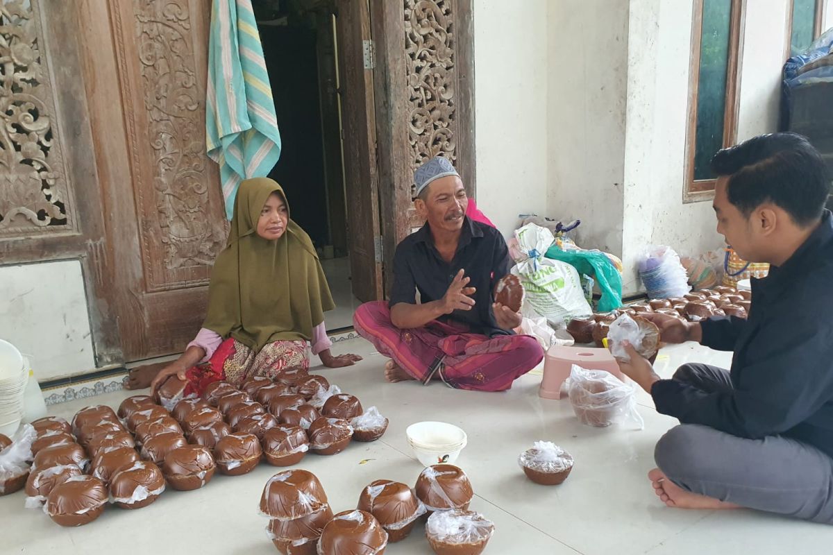 Bisnis gula merah Rosidah makin berkembang berkat KUR BRI Sumenep