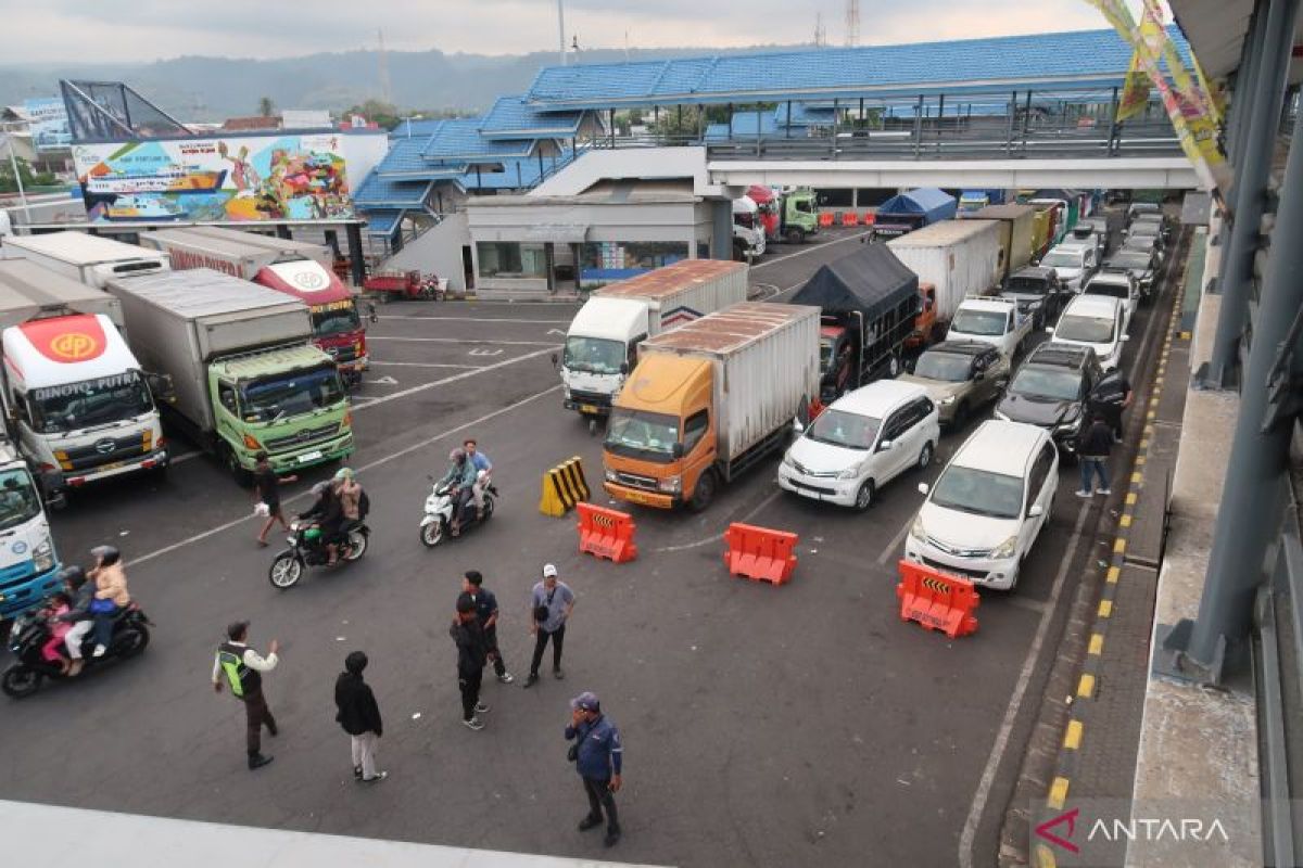 Gapasdap sebut antrean di Ketapang karena kapasitas pelabuhan kurang