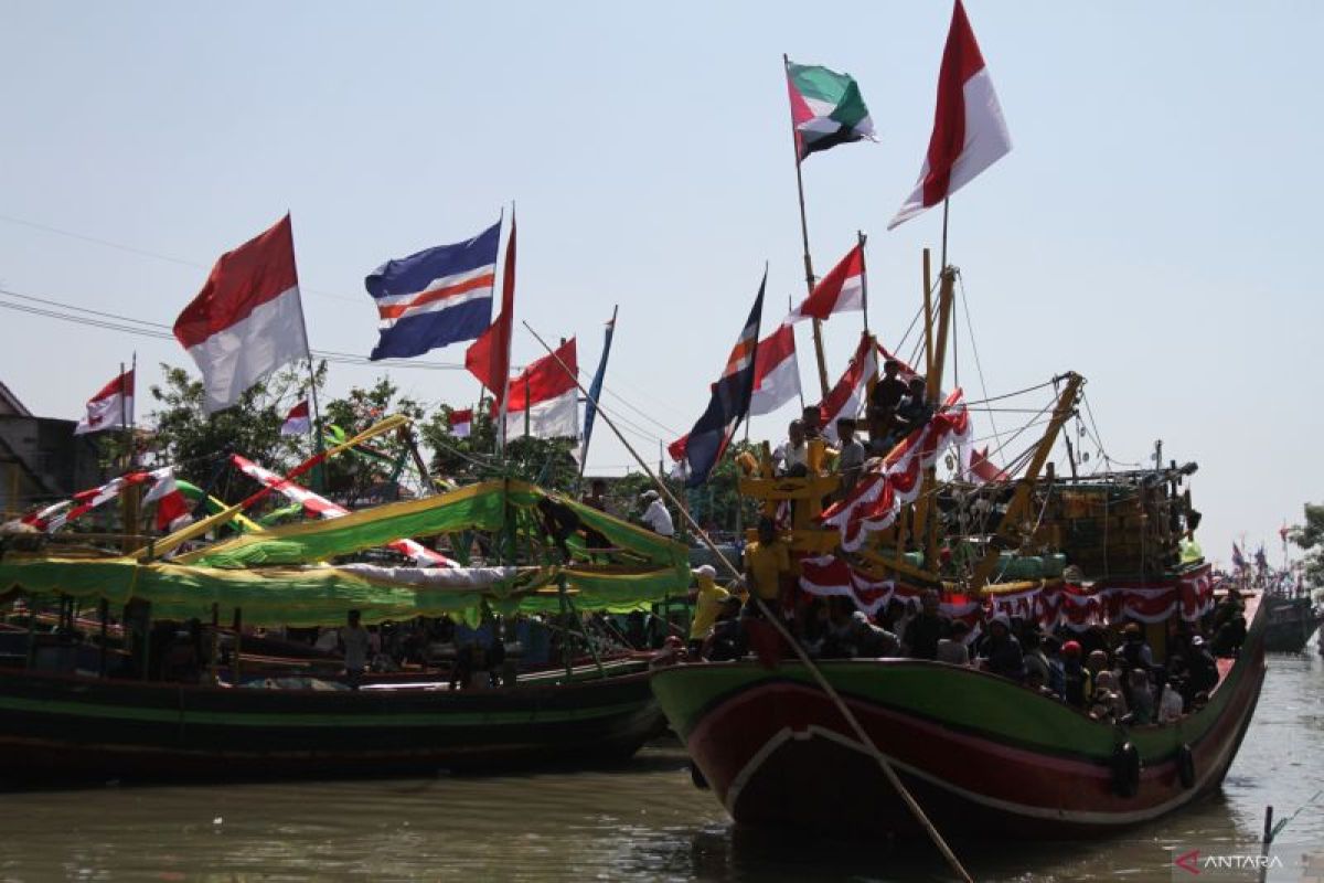 Tradisi petik laut pesisir Pasuruan