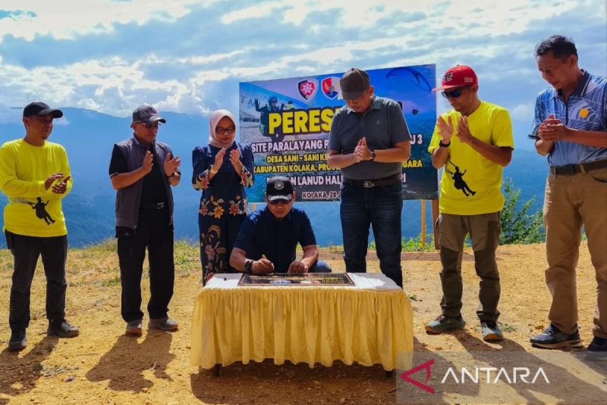 Lanud Haluoleo hadirkan paralayang wisata minat khusus di Kolaka