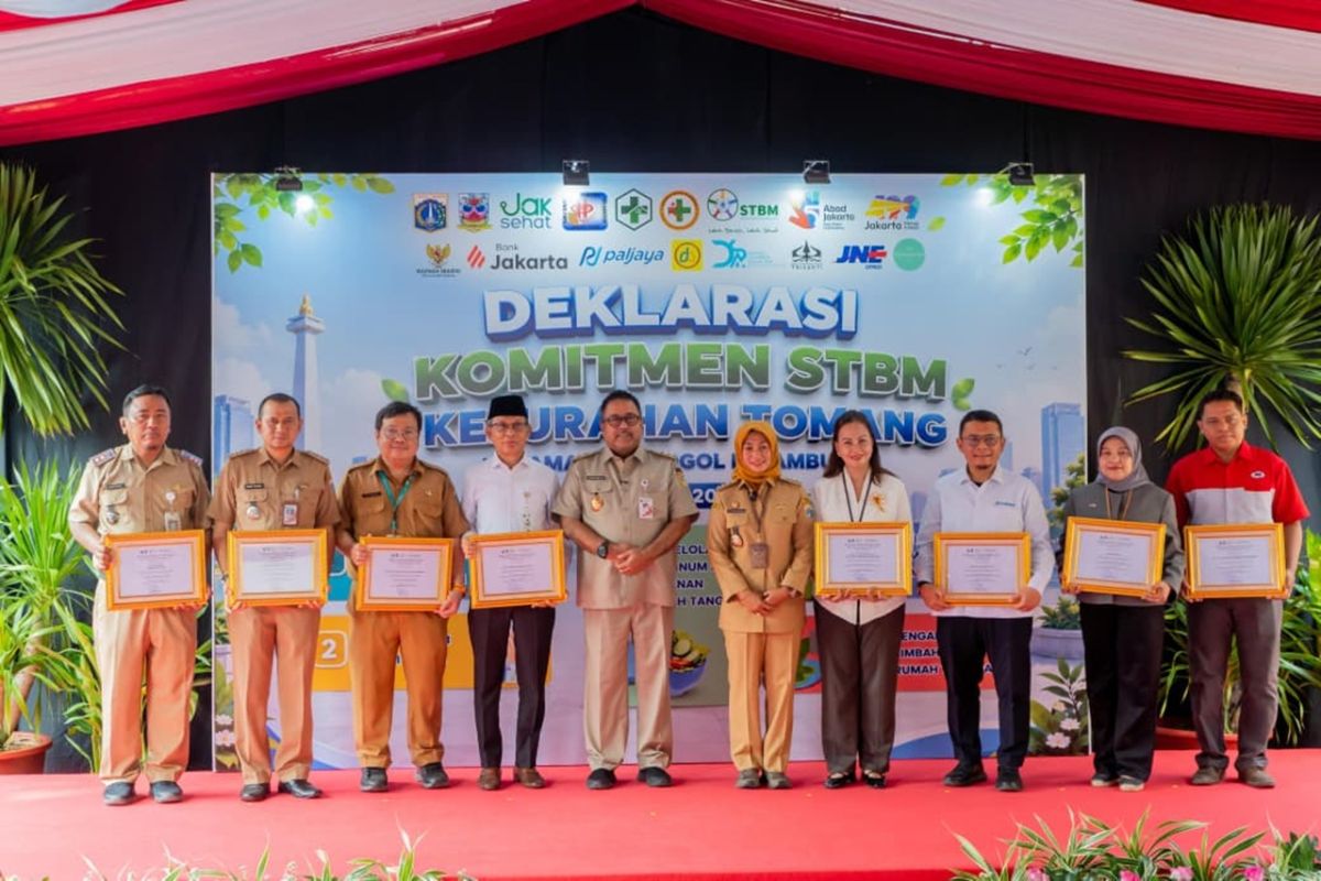 Dukung Deklarasi STBM, Bank Jakarta Berikan 1 Unit MCK Komunal di Tomang, Jakarta Barat