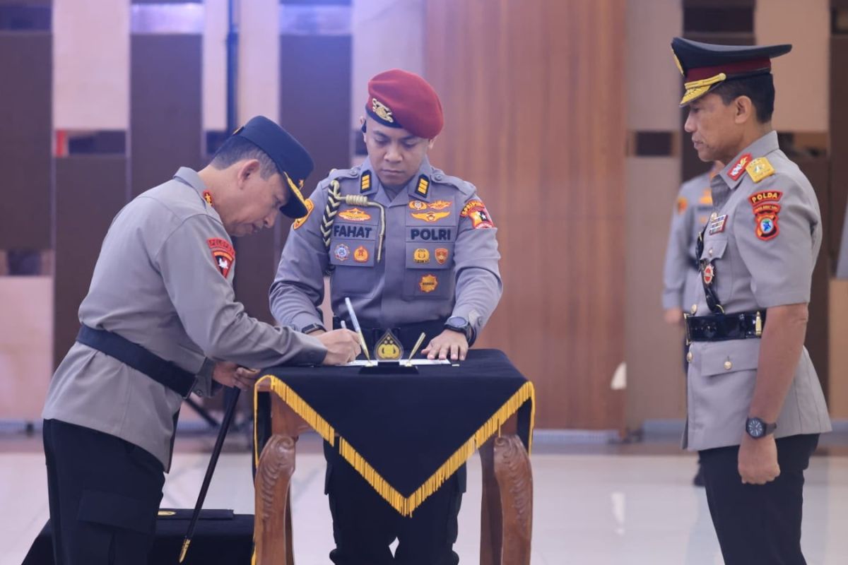 Polri gelar upacara kenaikan pangkat, empat perwira dapat bintang tiga