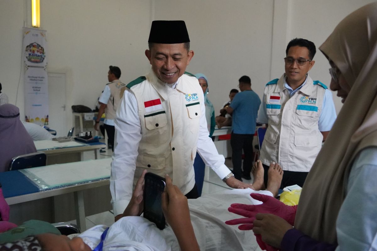 YBM PLN UID Sulselrabar gelar khitanan massal dan berbagi kado bagi anak yatim dhuafa