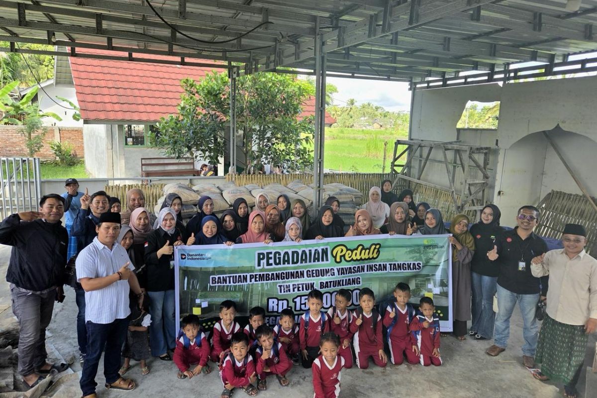 Pegadaian Praya dukung pembangunan infrastruktur sekolah dan kenalkan investasi emas sejak dini