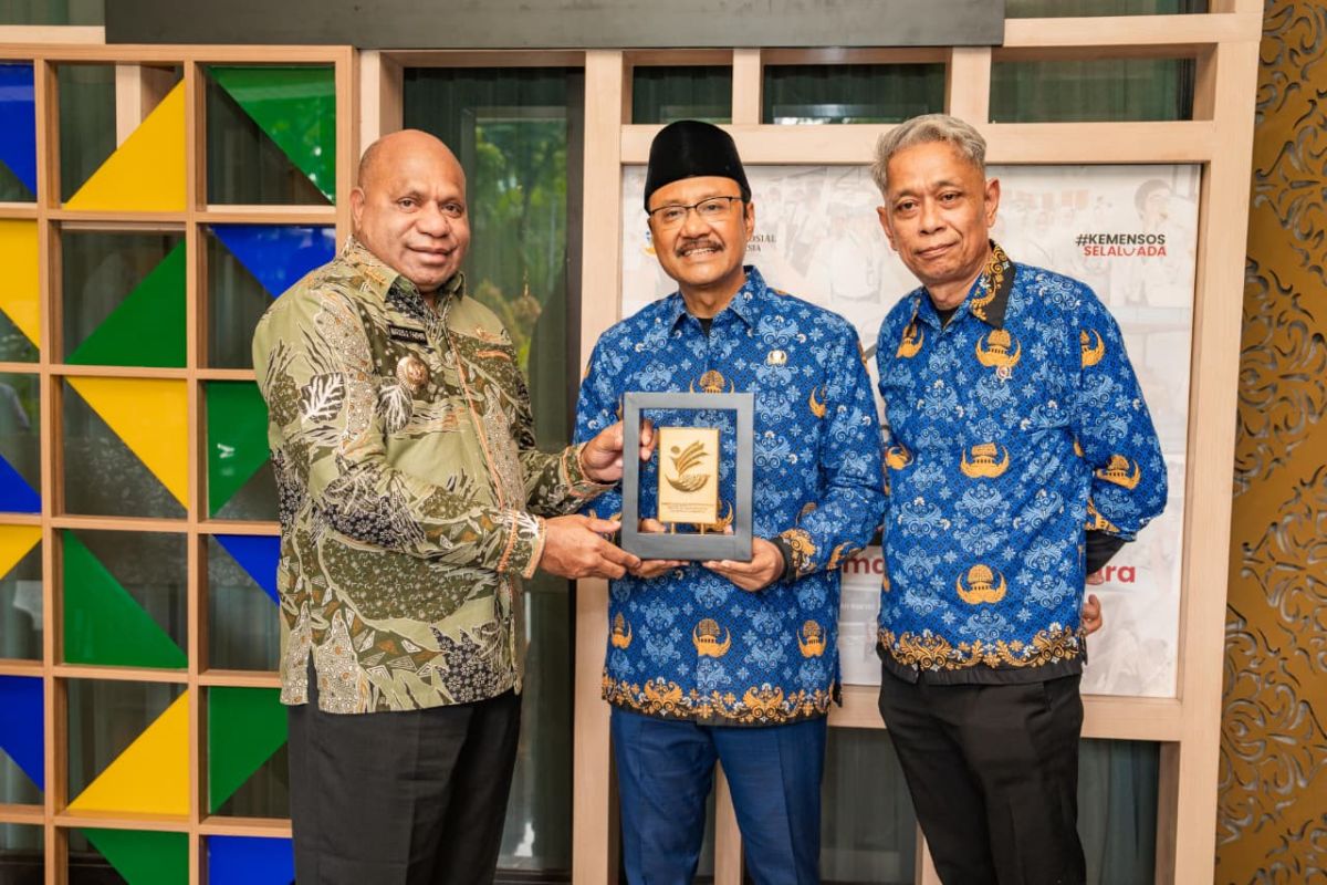 Gubernur Papua usul guru lokal mengajar di Sekolah Rakyat