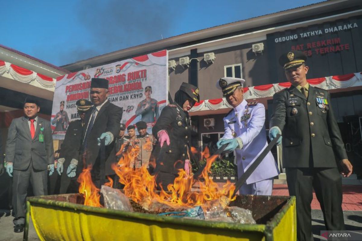 Pemusnahan barang bukti hasil operasi cipta kondisi di Ternate
